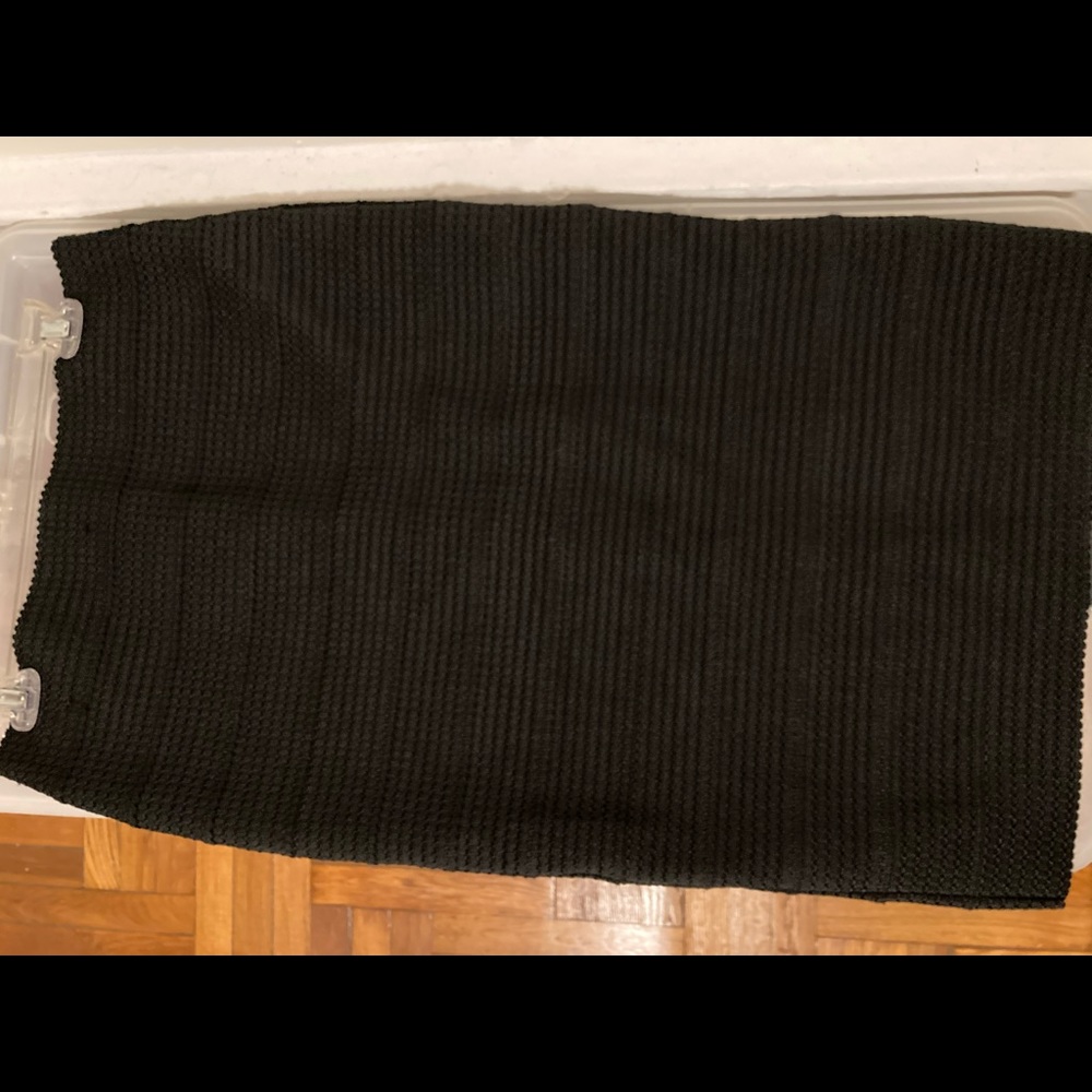 NWT bodycon pencil skirt. Firm but soft fabric (like an Herve Leger dress)